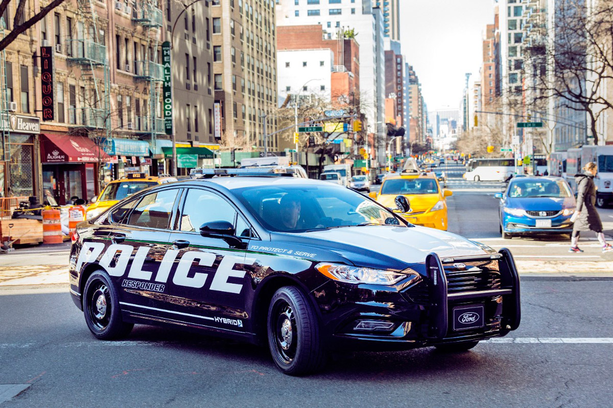 Police-Responder-Hybrid-Sedan-5